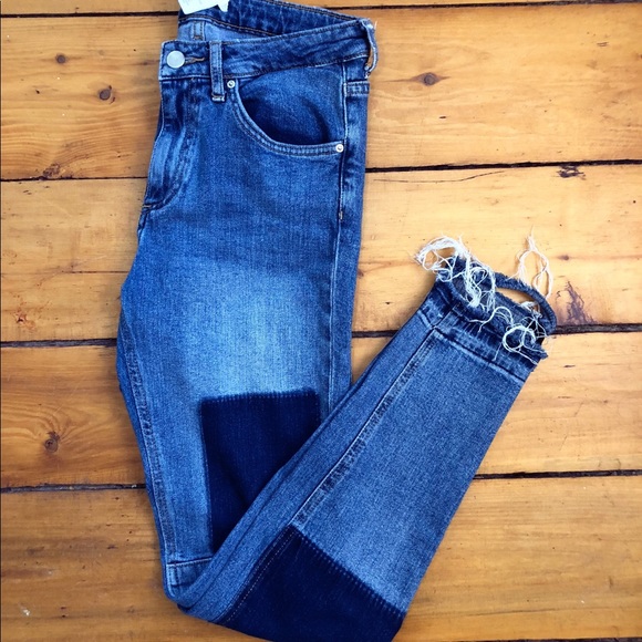 Mid rise patch & distressed skinny jean - Picture 2 of 5